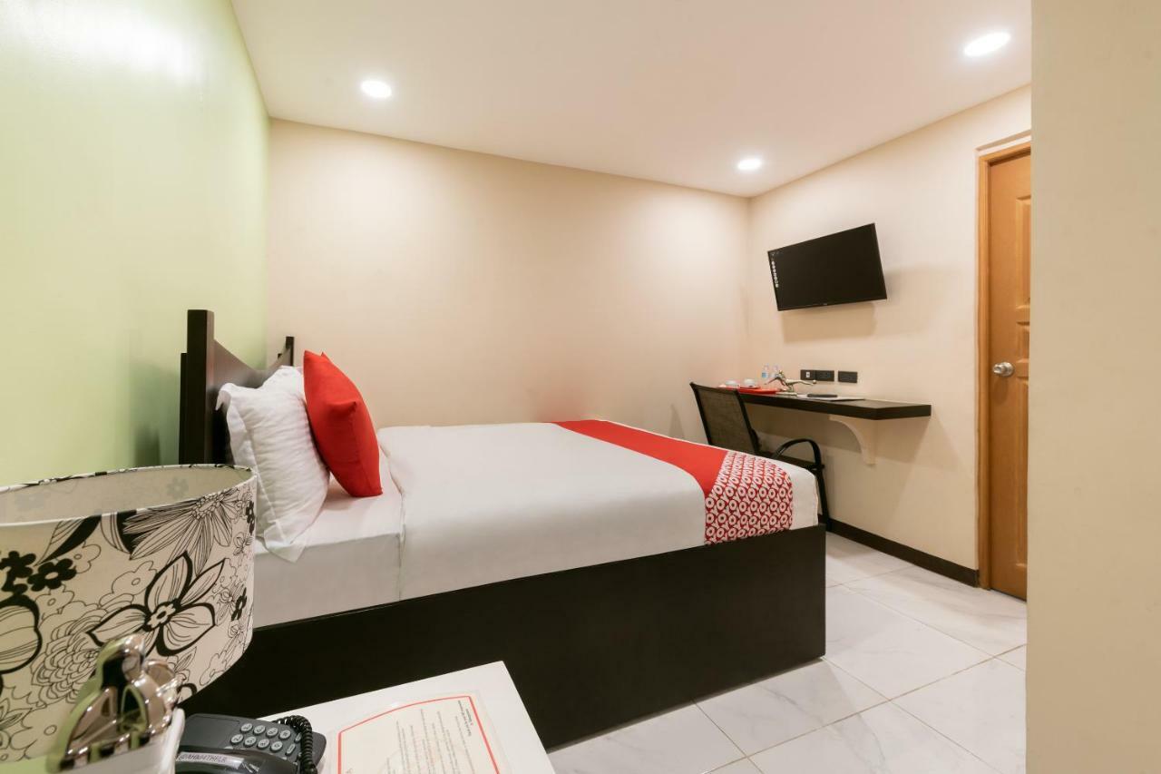 Oyo 171 Amore Hotel Muntinlupa City Exterior foto